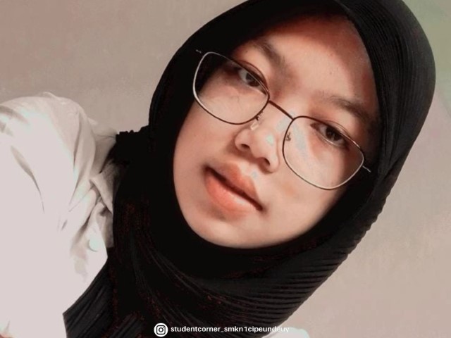 FIRDA SISWI SMKN 1 CIPEUNDEUY